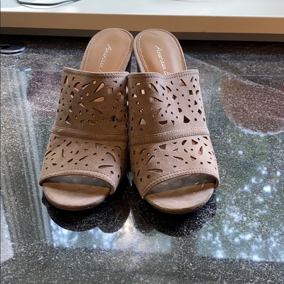 American Eagle Block Heels - Picture 2 of 3